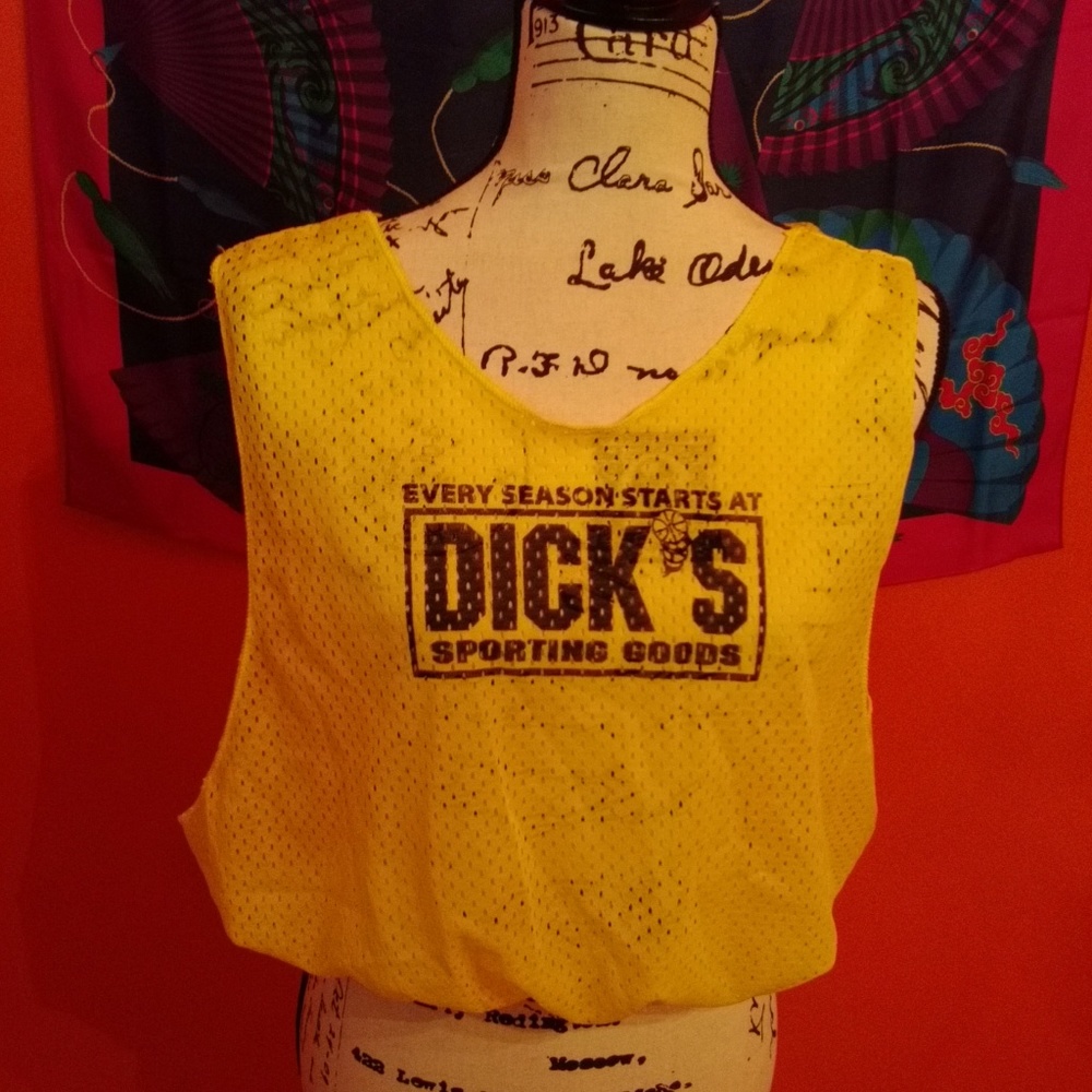 Dick's sporting goods top